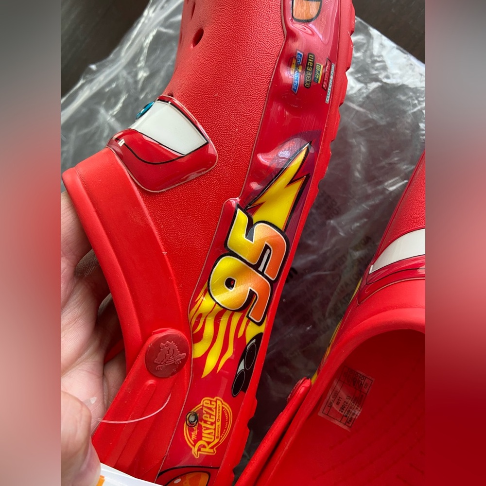 New Crocs X Disney Pixar Cars Lightning McQueen Classic Clogs Size 11 M FLAW - Picture 14 of 15